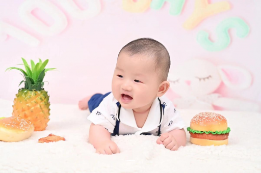 新昌宝宝在妈妈肚子里